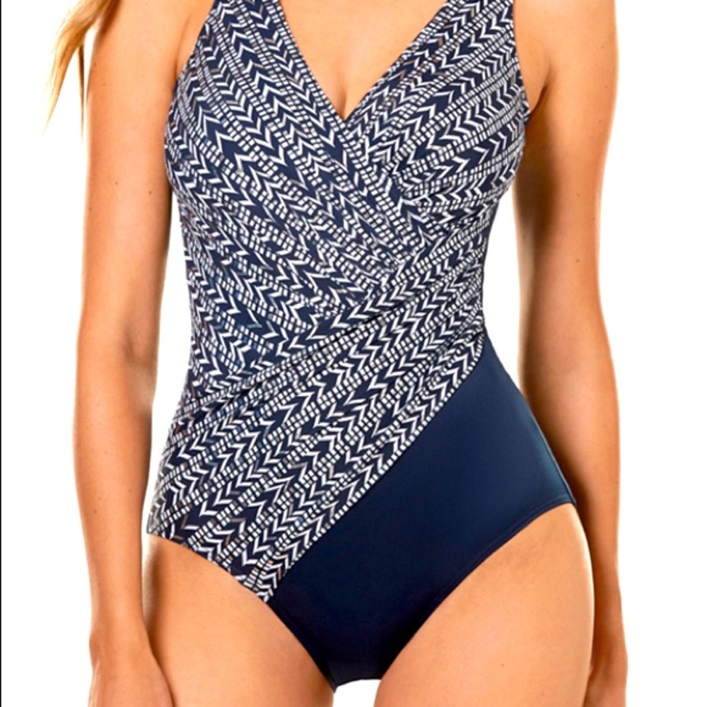 NWTS MIRACLESUIT Tummy Control Swimsuit Size 16
